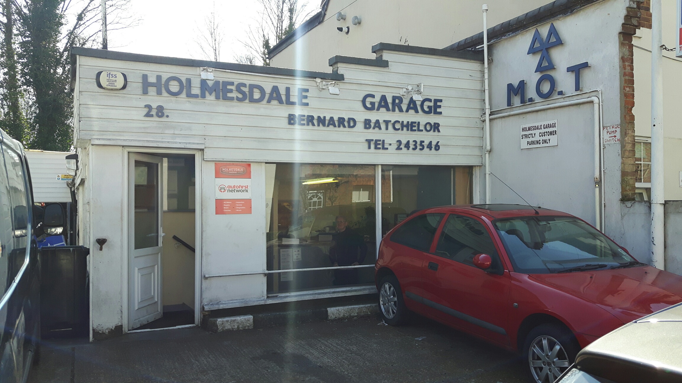 Holmesdale Garage